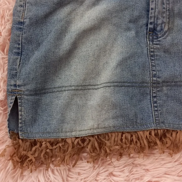 SOLD! Vintage y2k denim skirt with fringe! - Picture 3 of 10